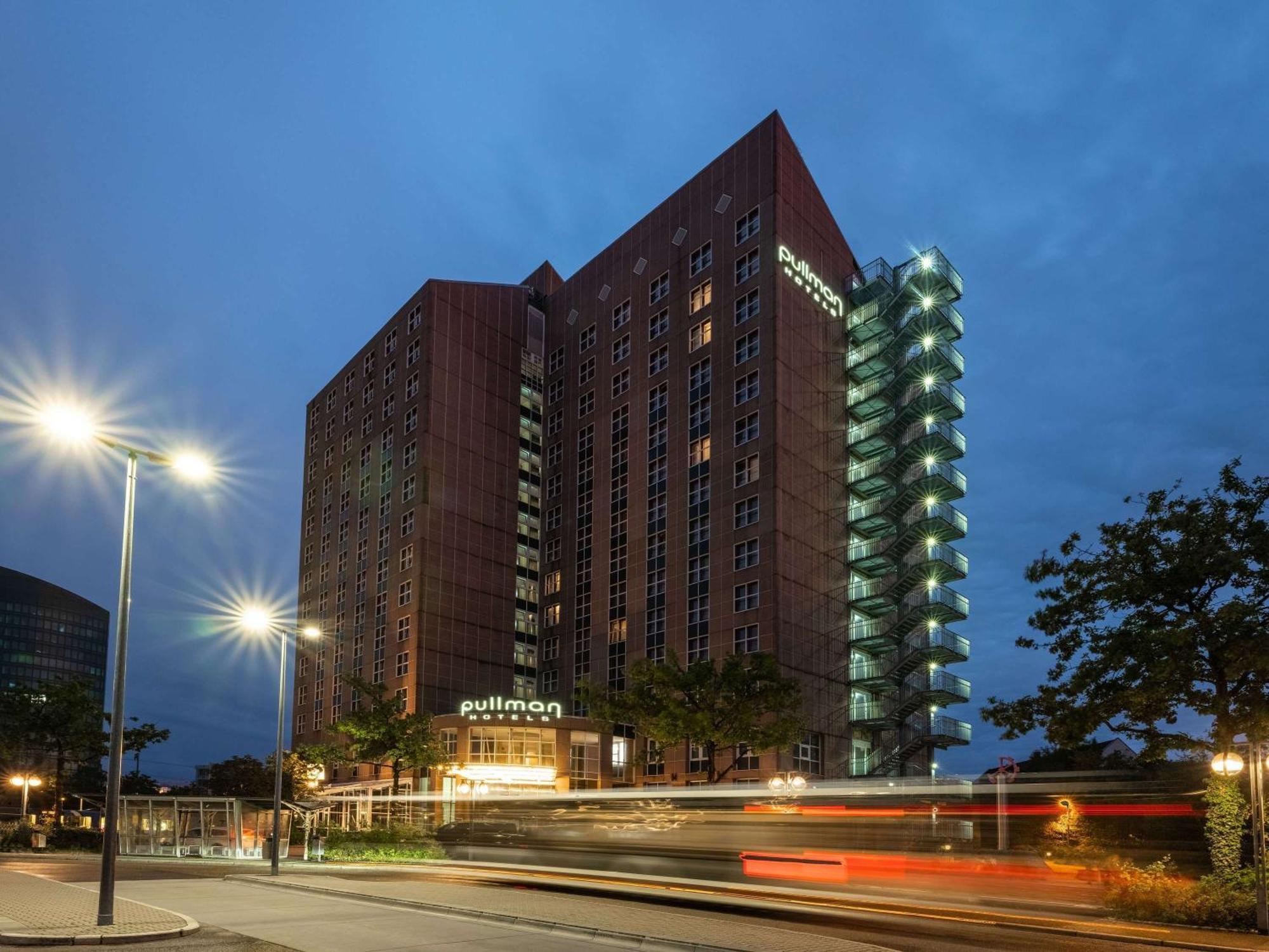 Pullman Stuttgart Fontana Hotel Exterior foto